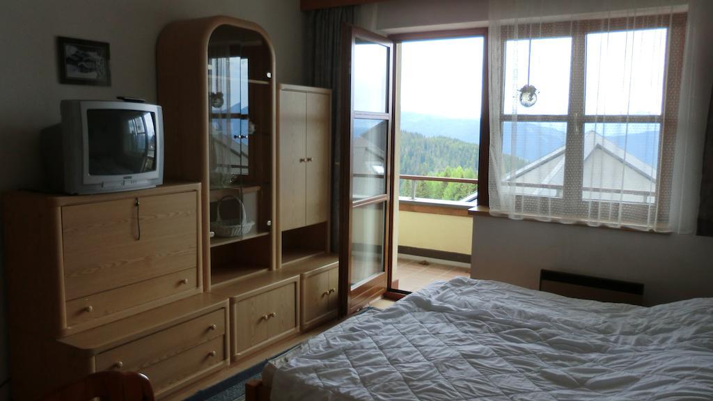 Apartment Margret Im Haus Sonnleitn Sonnenalpe Nassfeld Ruang foto